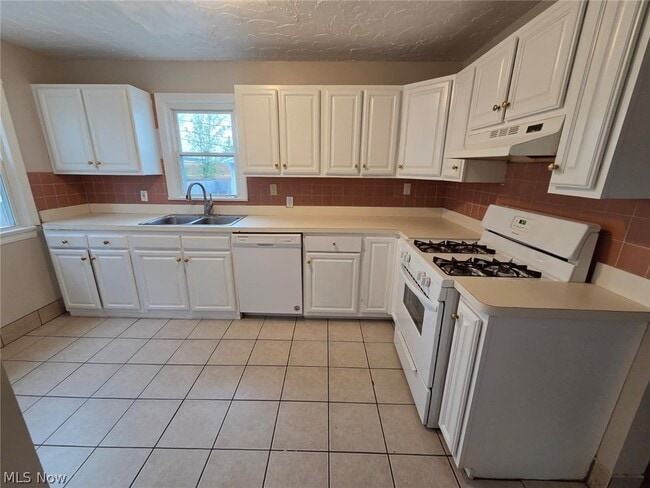 Building Photo - 4021 Bushnell Rd