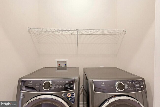 Building Photo - 22810 Tawny Pne Sq