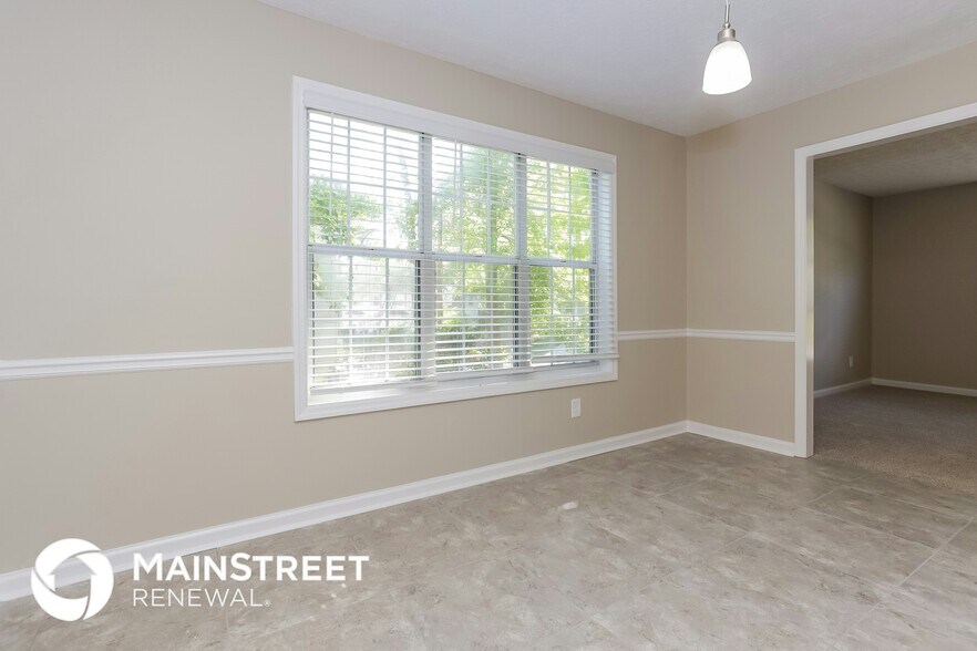 Building Photo - 546 Lone Oak Dr