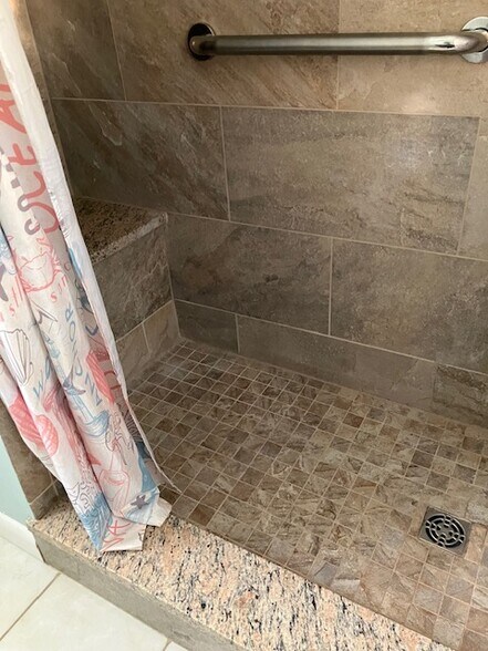 Building Photo - 26 Kingston St