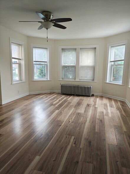 Building Photo - 6037 N Mozart St