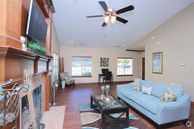 Interior Photo - Alessia Gardens
