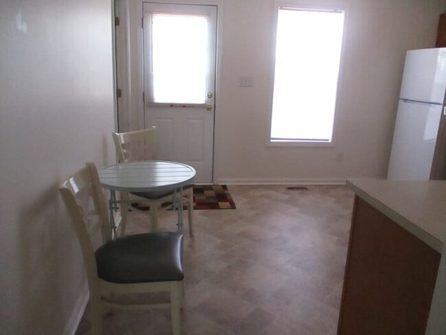 Building Photo - 279 Southaven Ct