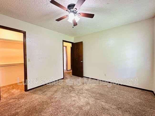Building Photo - 7208 Kings Manor Ct