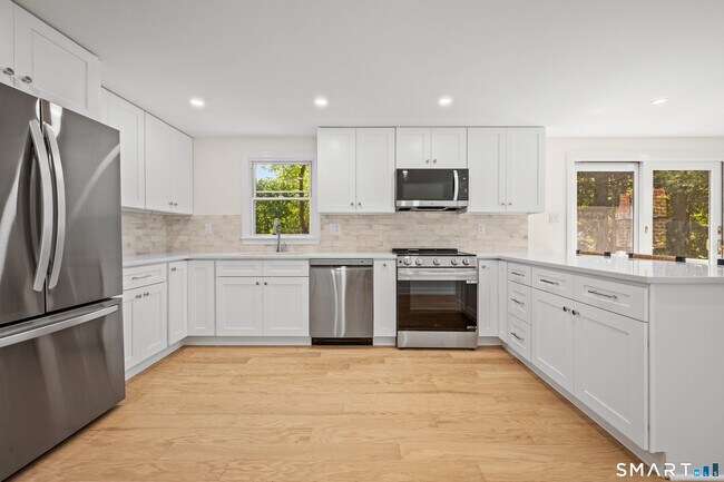 Building Photo - 22 Carrona Dr