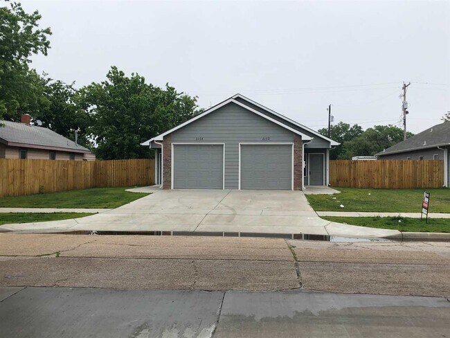 Building Photo - 2144 N Fairview Ave