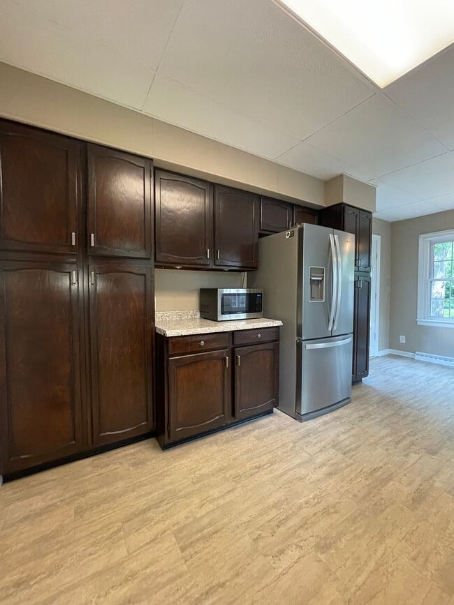 Building Photo - Three Bedroom Home in Kalamazoo