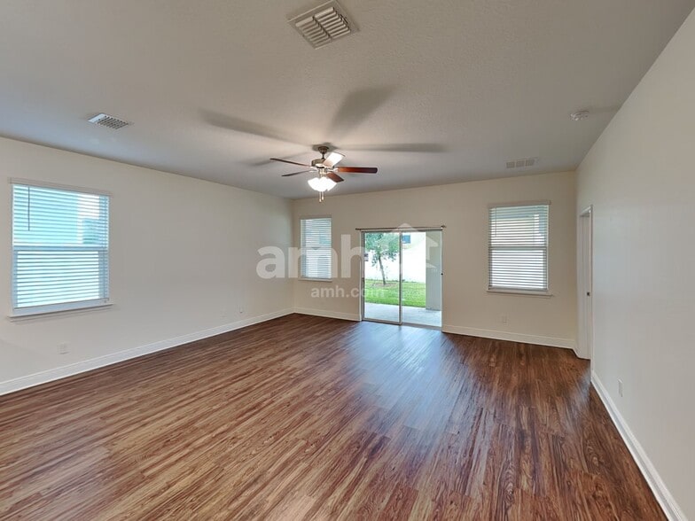 Building Photo - 1372 Celery Ave