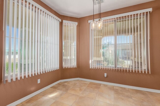 Building Photo - Gorgeous Property in 55+ Community