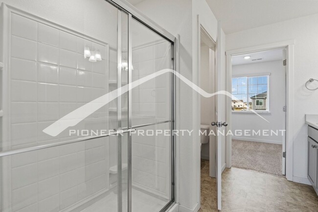 Building Photo - Modern 4-Bed, 2.5-Bath Home with 2 car garage, AC and Private Enclosed Yard