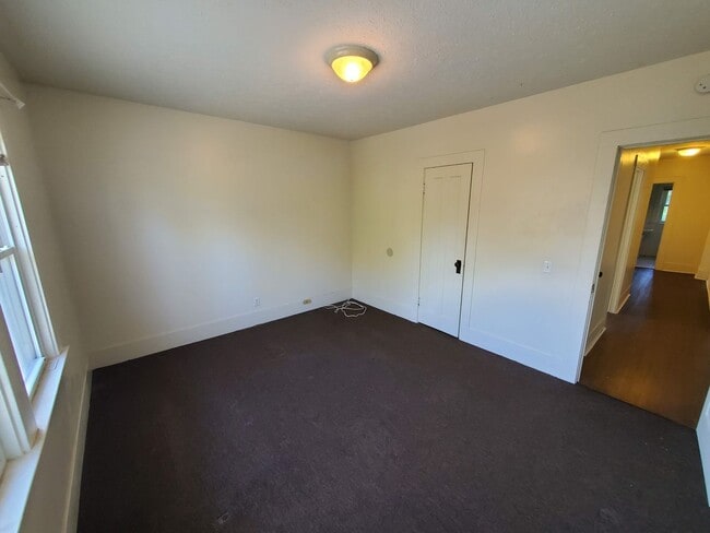 Building Photo - Large 3 Bedroom 2 Story Apartment Winton / Blossom area Avail Soon