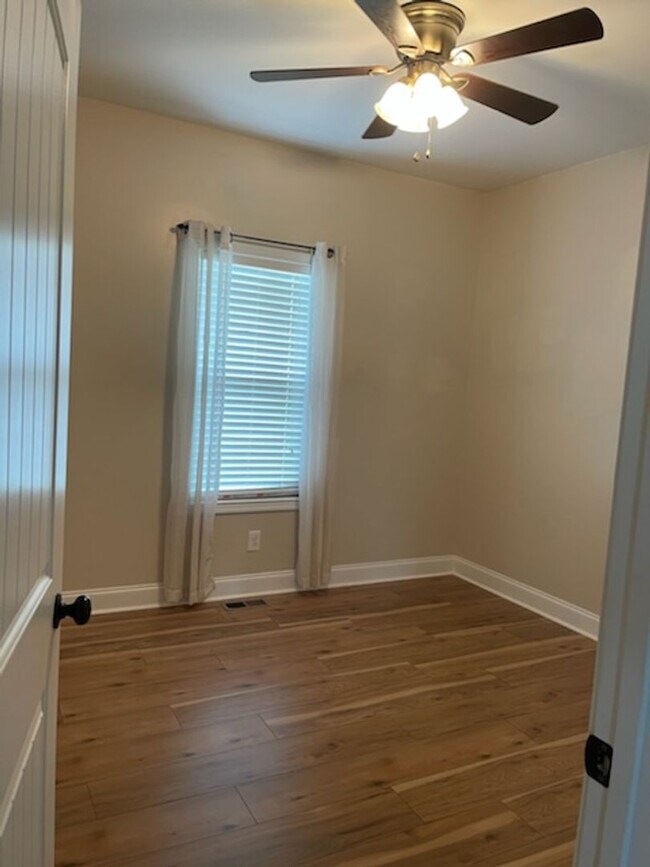 Building Photo - Move In Ready!!