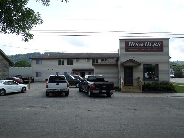 Building Photo - 560 Main St