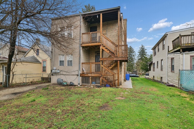 Building Photo - 10226 S Charles St