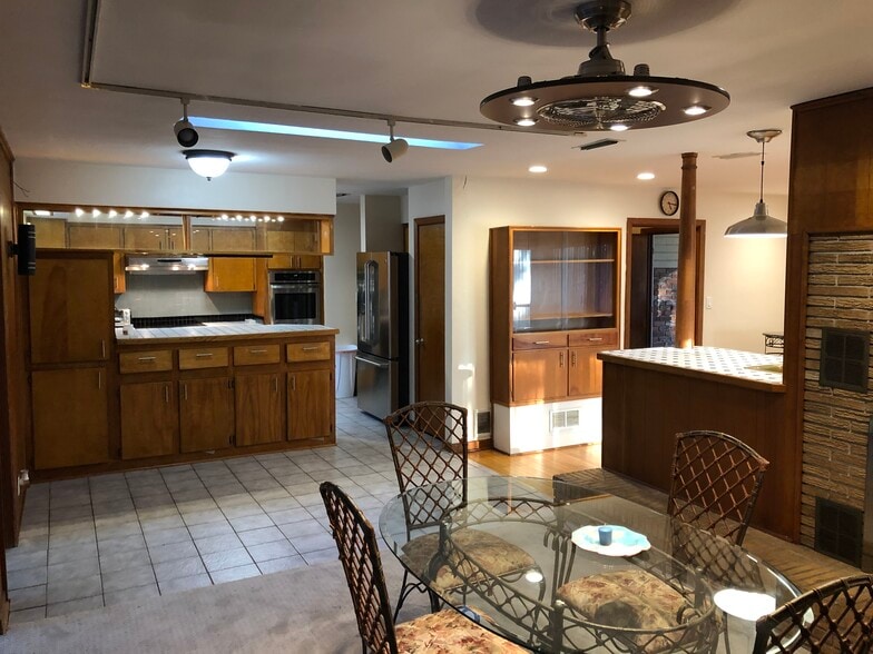 Open concept kitchen overlooking living rooms - 2842 SW 1 Ave