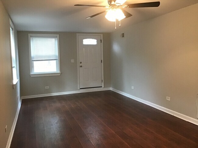 Building Photo - REDUCED!
