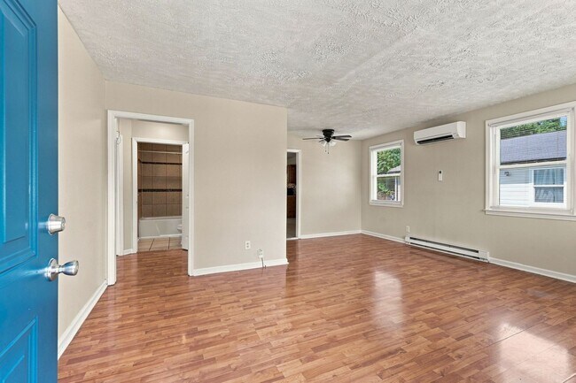 Building Photo - 909 42nd Ave N