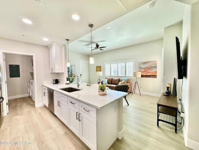 Building Photo - 2032 E River Rd