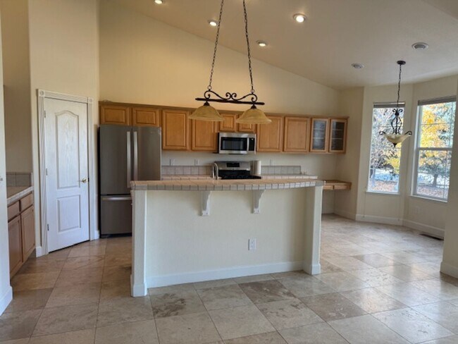 Building Photo - Red Hawk Golf View Home