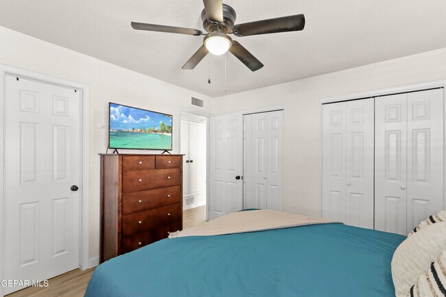 Building Photo - 10925 Ernie Banks Dr