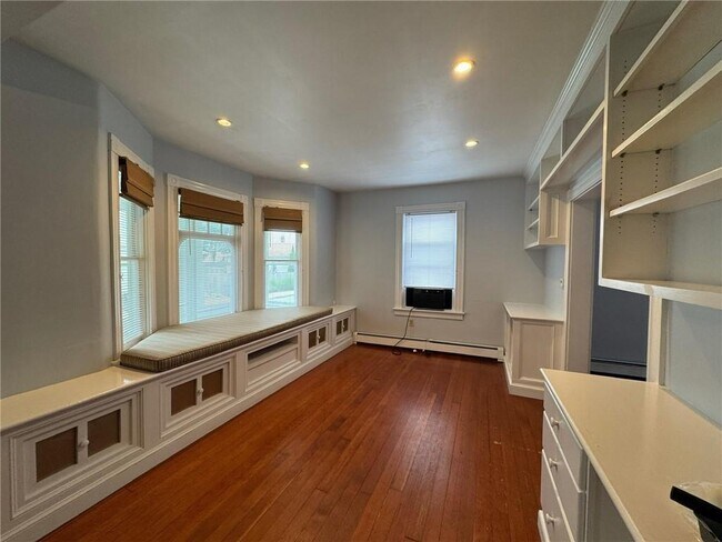 Building Photo - 67 Hall Ave