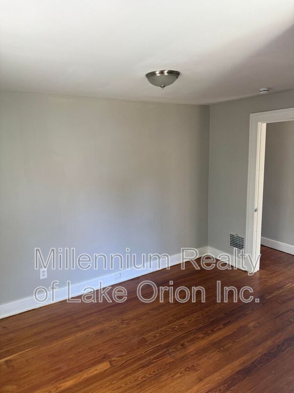Building Photo - 57 E Beverly Ave