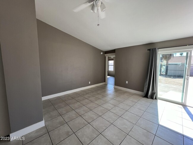 Building Photo - 613 W Westcott Dr