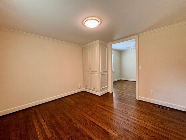 Building Photo - Charming Green Hills Single Family Home