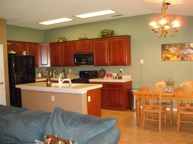 Building Photo - Clovis North 4 Bedroom 2 bath Home