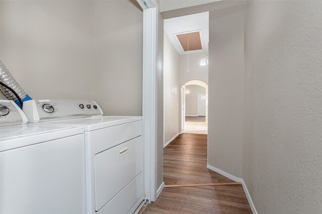 Building Photo - 111 S Henderson Ave