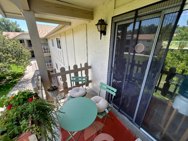 Building Photo - 1024 E Swallow Rd