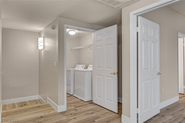 Building Photo - 10550 W Alexander Rd