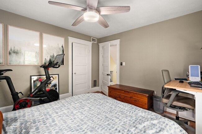 Building Photo - 32 Charles St