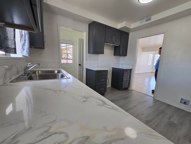 Building Photo - 1415 Boyden Ave