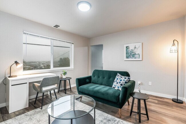 Building Photo - 1818 Court F