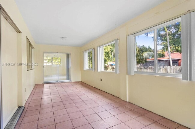 Building Photo - 12905 NE 4th Ave