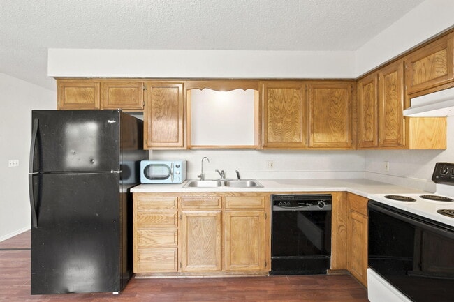 Building Photo - 511 E Dyann Dr