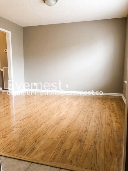 Building Photo - 979 Tom Hailey Blvd