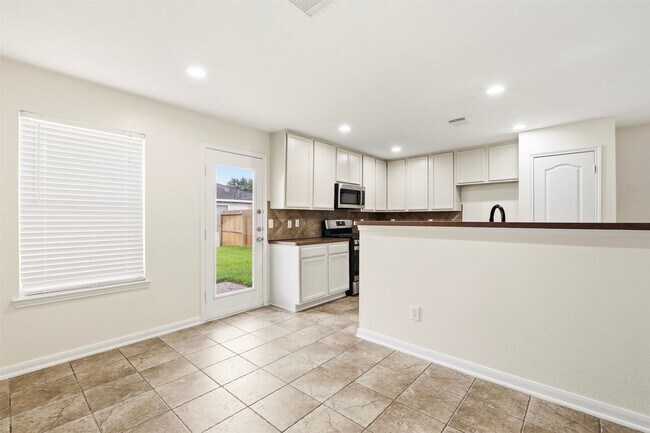 Building Photo - 7719 Serene Wood Ln