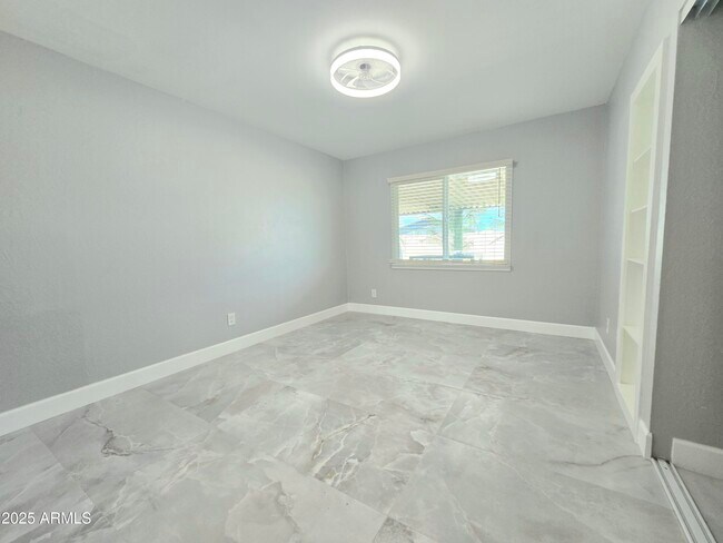 Building Photo - 2848 E Turquoise Dr