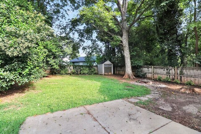 Building Photo - Charming 3BD/2BA Bungalow in Druid Hills!