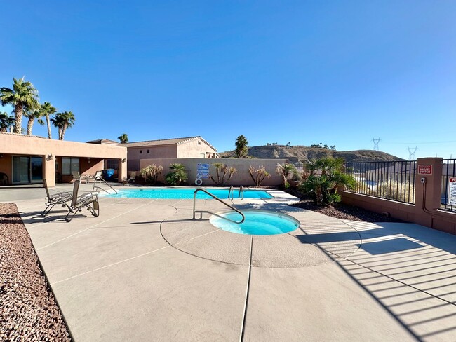 Building Photo - Nice 2 Bedroom Home in Desert Foothills Co...