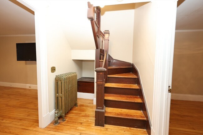 Building Photo - 83 S Main St