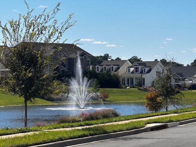 Building Photo - 2918 Fontana St