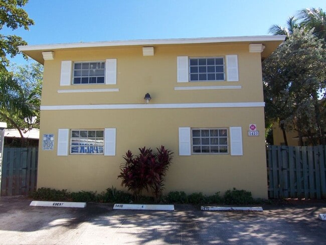 Building Photo - 1410 NE 10th Ave