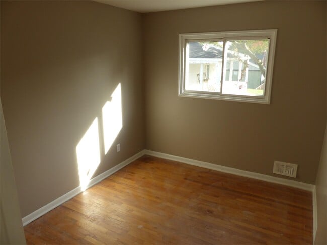 Building Photo - 7571 Pardee Rd