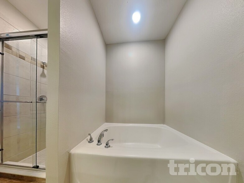 Building Photo - 4035 Wayfarer Wy