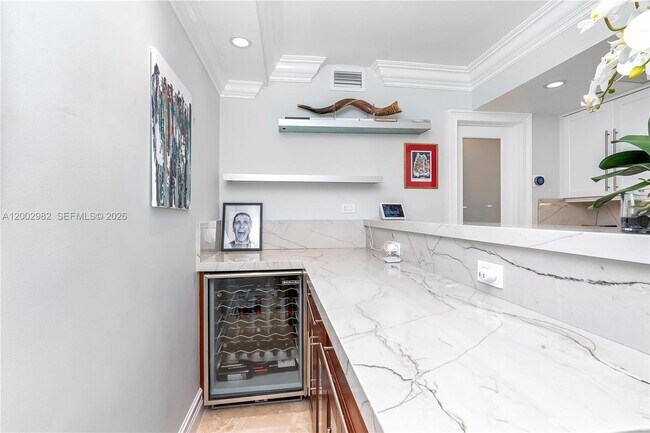 Building Photo - 3140 S Ocean Dr