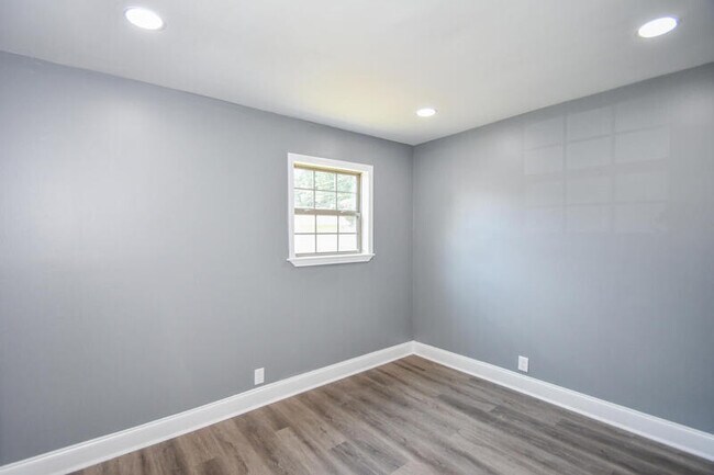 Building Photo - 1512 Waverly Way