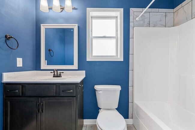 Building Photo - Pet Friendly Four Bedroom!
